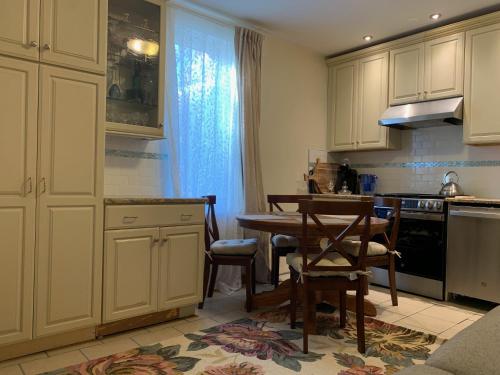 Kitchen, NYC Apartment by the Harbor in Staten Island