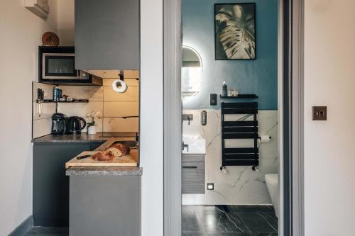 Modern And Spacious Duplex In Earls Court - Earls Court