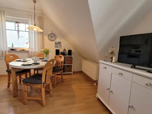 Hoppenberg 7 Wohnung DG links in Zingst, Deutschland