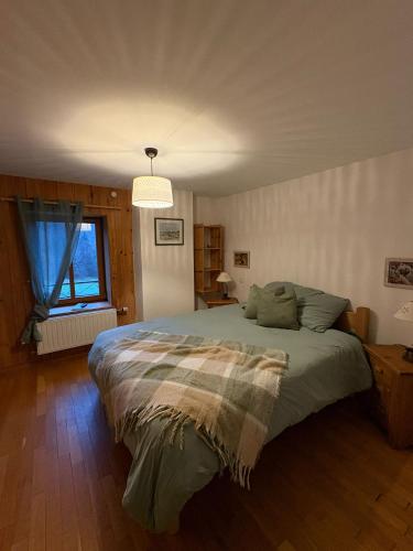 1 queen bed, 2 twin beds