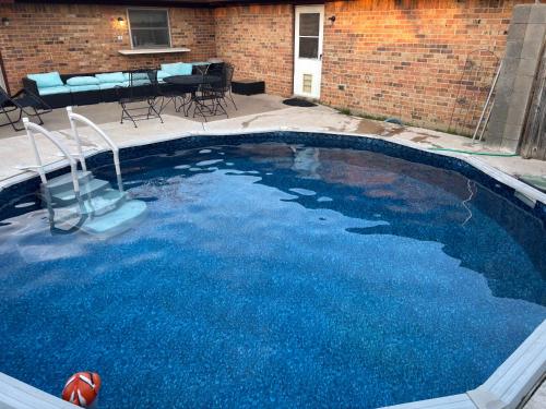 Vibrant Work Stay Studio Cowboy Pool, Pet ok near Tx Motor Speedway by Vacation Your Way in Haslet