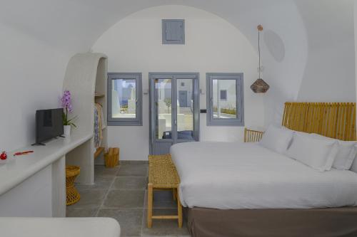 Deluxe One-Bedroom Apartment image 7