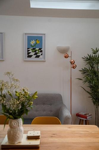 Stylish Brighton Haven, Sleeps 1 to 7, free parking