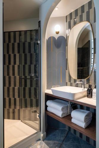 room detail thumbnail 2