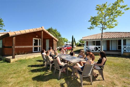 A szálláshely kívülről, Domaine de Chadeyron in Lagorce