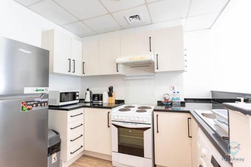 Lovely Bright Studio Steps to JBR! Upgraded, Дубай (фото 10)