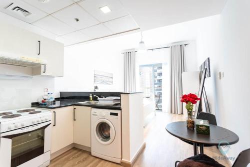 Lovely Bright Studio Steps to JBR! Upgraded, Дубай (фото 6)