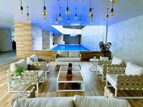 ONE Luxury Views Suite Terrace La Carolina Park Heated Pool & Jacuzzi