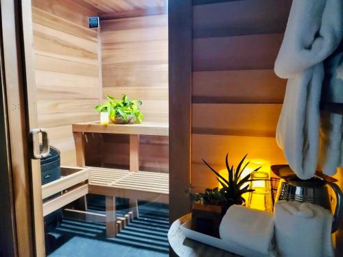 Salt Hotel & Pub 3