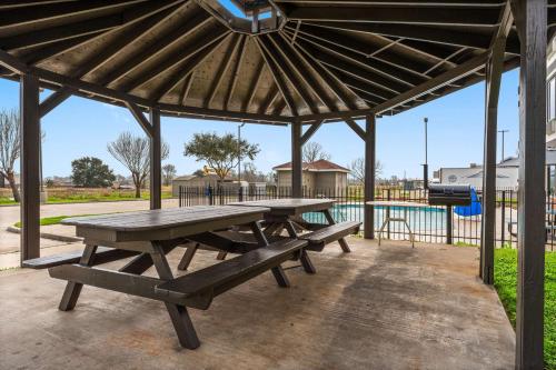 Motel 6 Rosenberg, TX - 숙소 외관