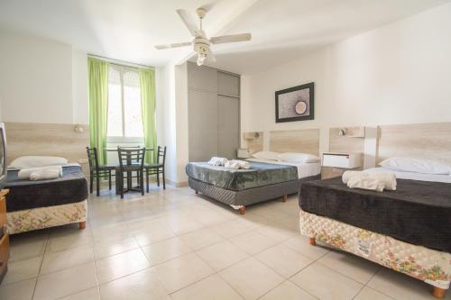 Quadruple Room with Private Bathroom room in Hotel Dos Mundos