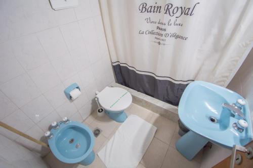 Triple Room with Private Bathroom image 4
