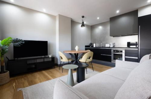 One-Bedroom Apartment image 6