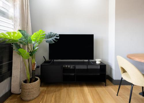 One-Bedroom Apartment image 10