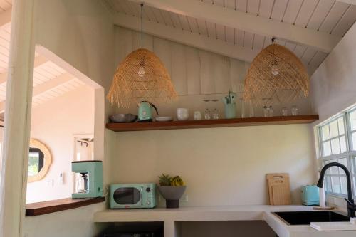 주방, Galleon Beach 1 Bedroom Cottages in 잉글리시 하버