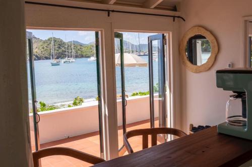 주방, Galleon Beach 1 Bedroom Cottages in 잉글리시 하버
