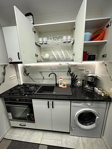 ห้องครัว, Apartament 1 camera LUX situat la parter in complex ApartHotel Botosani 2 in โบโตซานี