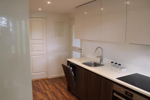 New apartment, parking, close to city and nature, Stockholm (photo 6)