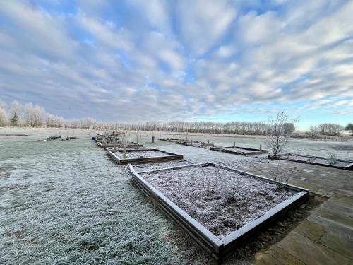North Farm fits 1-6 people in Sawston