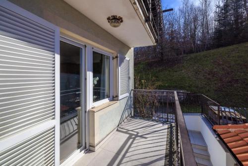 One-Bedroom Apartment with Balcony