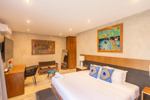1 king bed, 1 sofa bed
