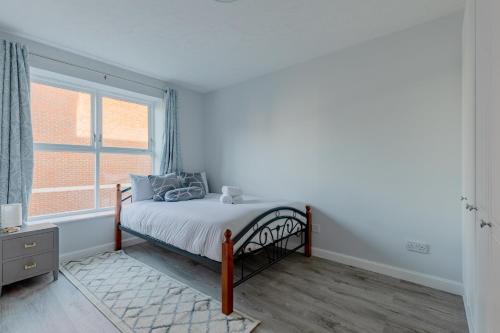 Riverside 2BD Flat Short Walk to the ExCel Centre, London