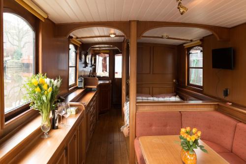 Salonboot de Wending in Oranjebuurt