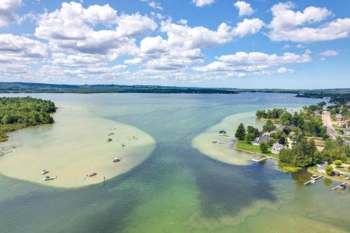 Charming Tiny Cottage 5 with Crooked Lake Access! Charming Tiny Cottage 5 with Crooked Lake Access!