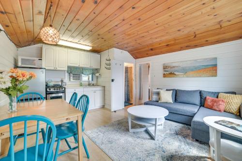 Charming Tiny Cottage 5 with Crooked Lake Access! Charming Tiny Cottage 5 with Crooked Lake Access!