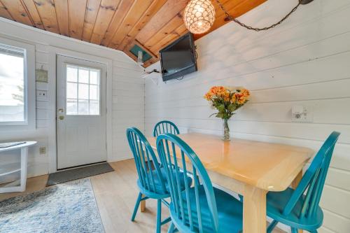 Charming Tiny Cottage 5 with Crooked Lake Access! in Alanson, USA