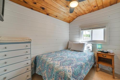 Charming Tiny Cottage 5 with Crooked Lake Access! Charming Tiny Cottage 5 with Crooked Lake Access!