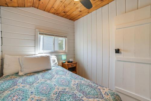 Charming Tiny Cottage 5 with Crooked Lake Access! Charming Tiny Cottage 5 with Crooked Lake Access!