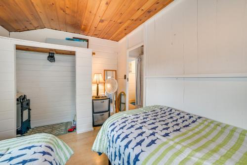 Charming Tiny Cottage 5 with Crooked Lake Access! Charming Tiny Cottage 5 with Crooked Lake Access!