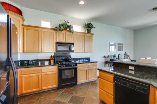 Country Club Home with Pool and Spa, 2 Mi to Coachella Country Club Home with Pool and Spa, 2 Mi to Coachella