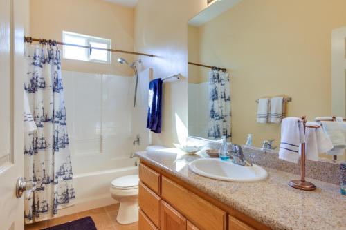 Country Club Home with Pool and Spa, 2 Mi to Coachella Country Club Home with Pool and Spa, 2 Mi to Coachella