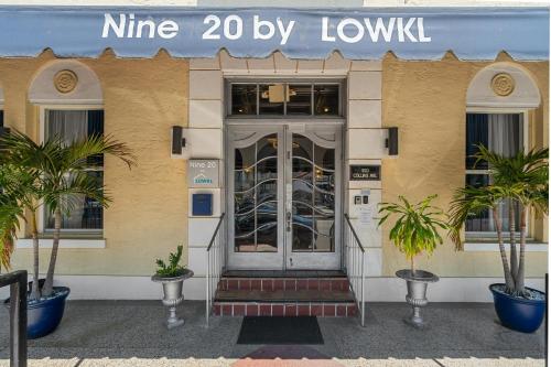 Nine20 Collins Apartments by Lowkl in Miami Beach, USA