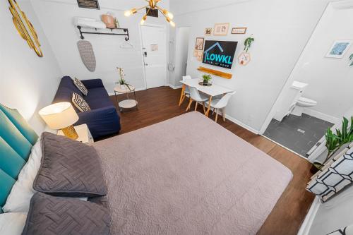 Nine20 Collins Apartments by Lowkl - image 11