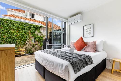 Relaxing 1BR Hideaway in Herne Bay I Zodiak Stays, Auckland