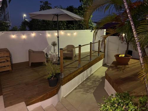 Вход, Chambre et Bungalow confort vue piscine in Baie-Mahault