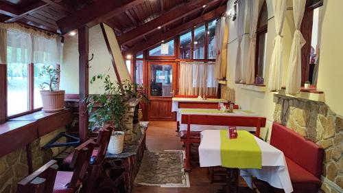 Medic Hotel - image 10