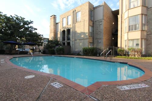 Towne Plaza Apartments #114 in the Galleria Area near ฮูสตันซิมโฟนี