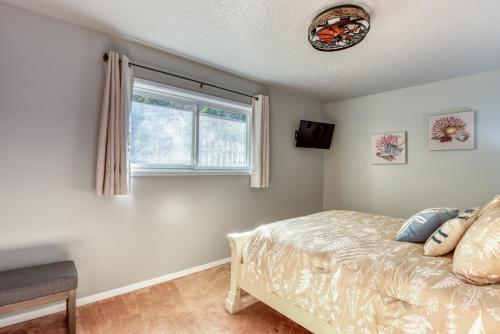 The Pacific Lookout Sleeps 6 Hot Tub Pet Friendly Ocean View EV Charger - image 8