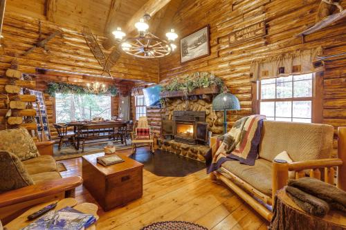 . Lake & Beach Access at Lake Luzerne Cabin!