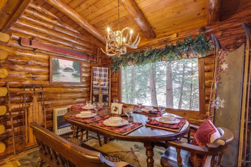 Lake and Beach Access at Lake Luzerne Cabin! in Лейк Лузерн