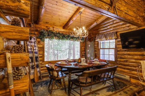 Lake and Beach Access at Lake Luzerne Cabin! in Лейк Лузерн