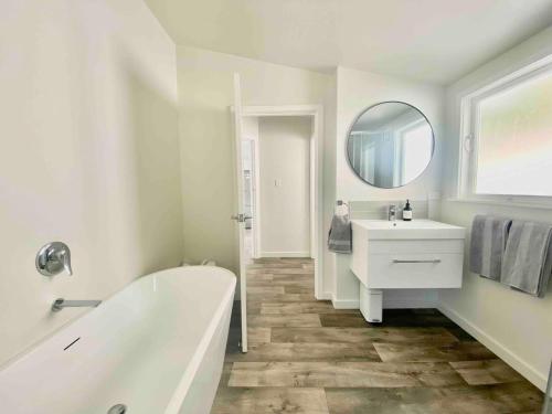 Sun Sea Scenery - Newly Renovated