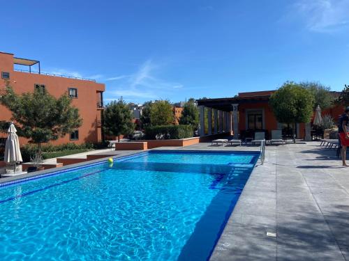 สระว่ายน้ำ, EL Colibrí (EL Colibri) in โอลิมโป