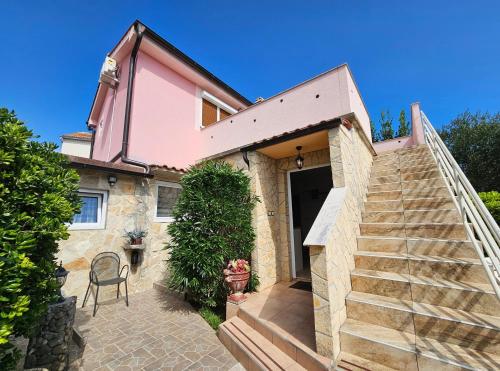 ทัศนียภาพภายนอกโรงแรม, Family friendly house with a swimming pool Ljutici, Krk - 23686 in ยูติซี