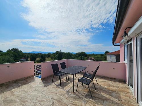 ระเบียง/ชานเรือน, Family friendly house with a swimming pool Ljutici, Krk - 23686 in ยูติซี