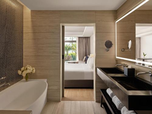 Crowne Plaza Fiji Nadi Bay Resort & Spa by IHG